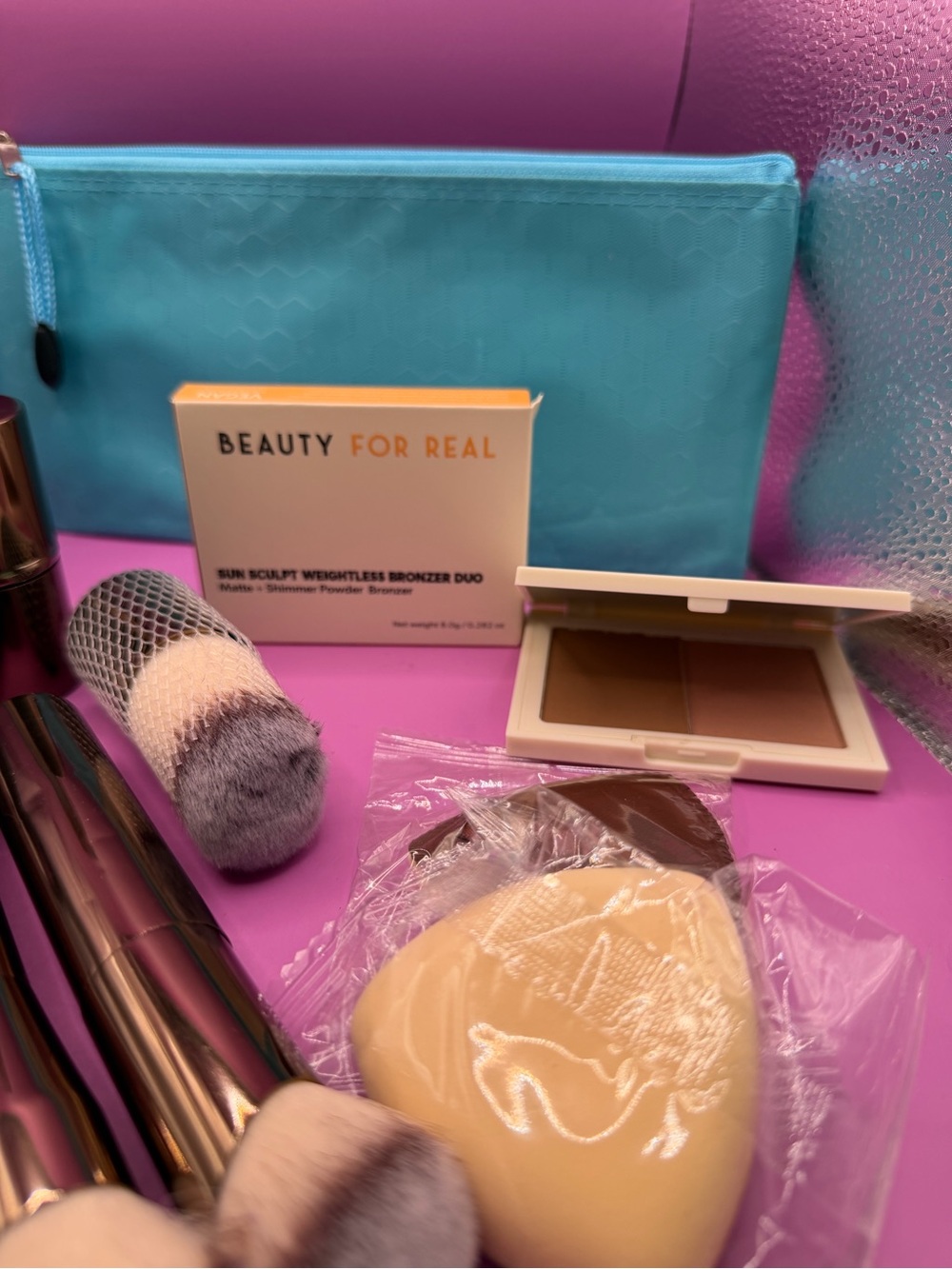 Cosmetic Bundle - Brushes, Bronzer, Eyes - Picture 4 of 5